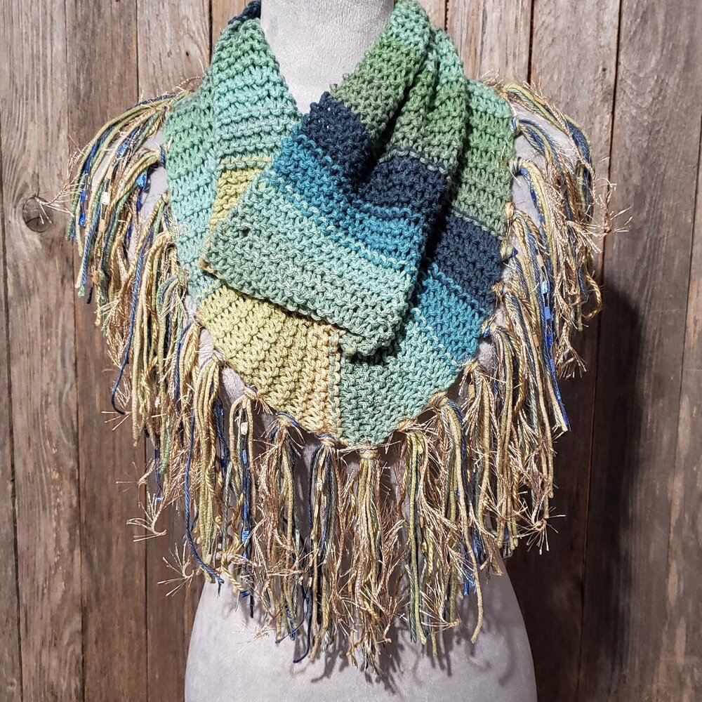NEW Hand Knitted Blue Green Ombre Infinity Boho Cowl Scarf Fringe Knit Coastal